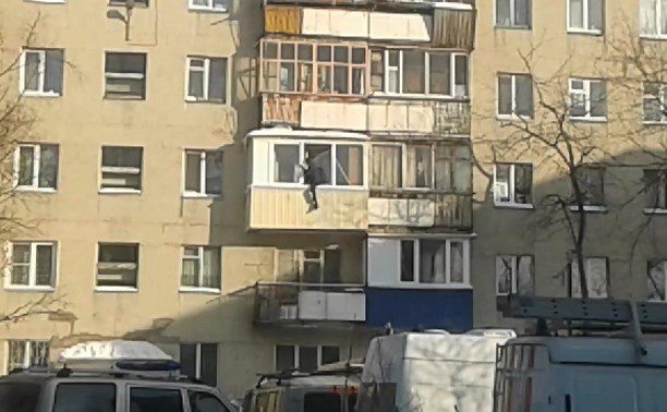 Житель Домбаровки выпал с балкона в Орске